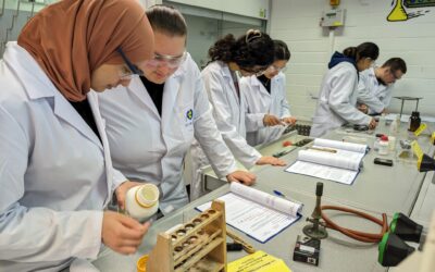 Chemie LK Q2: Besuch im Schülerlabor Goethe-Lab am Uni Campus Riedberg